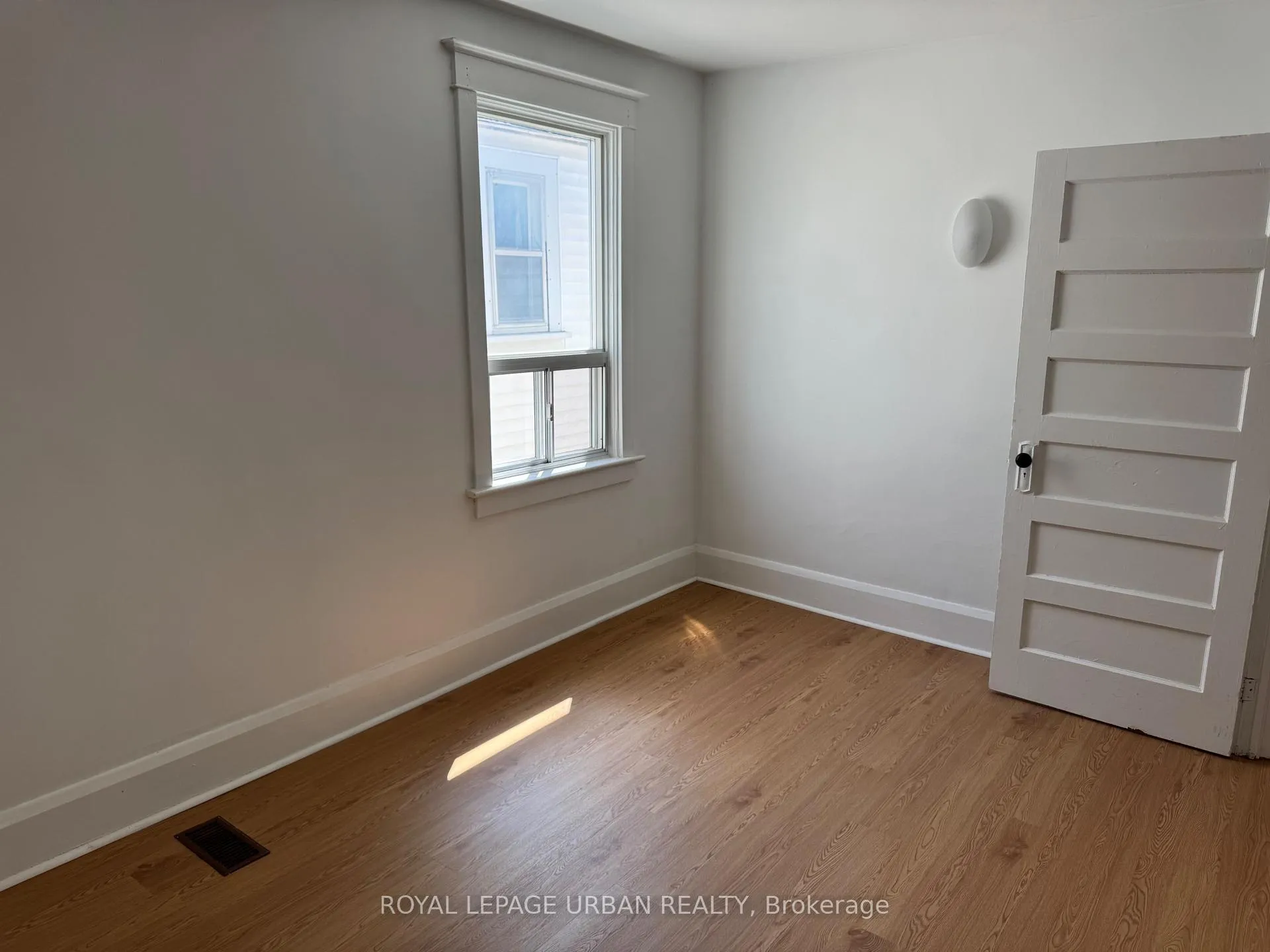 Photo 10 of Unit Upper, 405 Milverton Boulevard, Toronto, Danforth — HOMEH