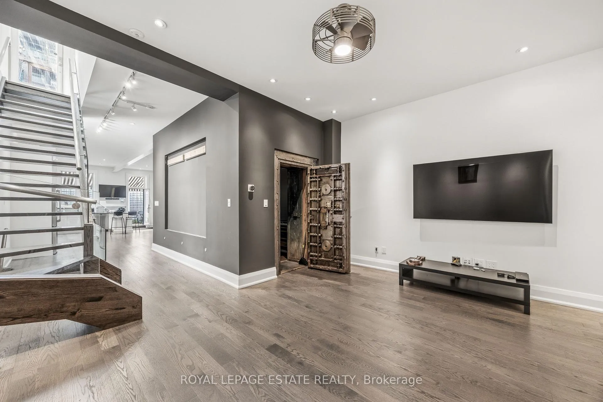 Photo 4 of 687 Queen Street E, Toronto, South Riverdale — HOMEH
