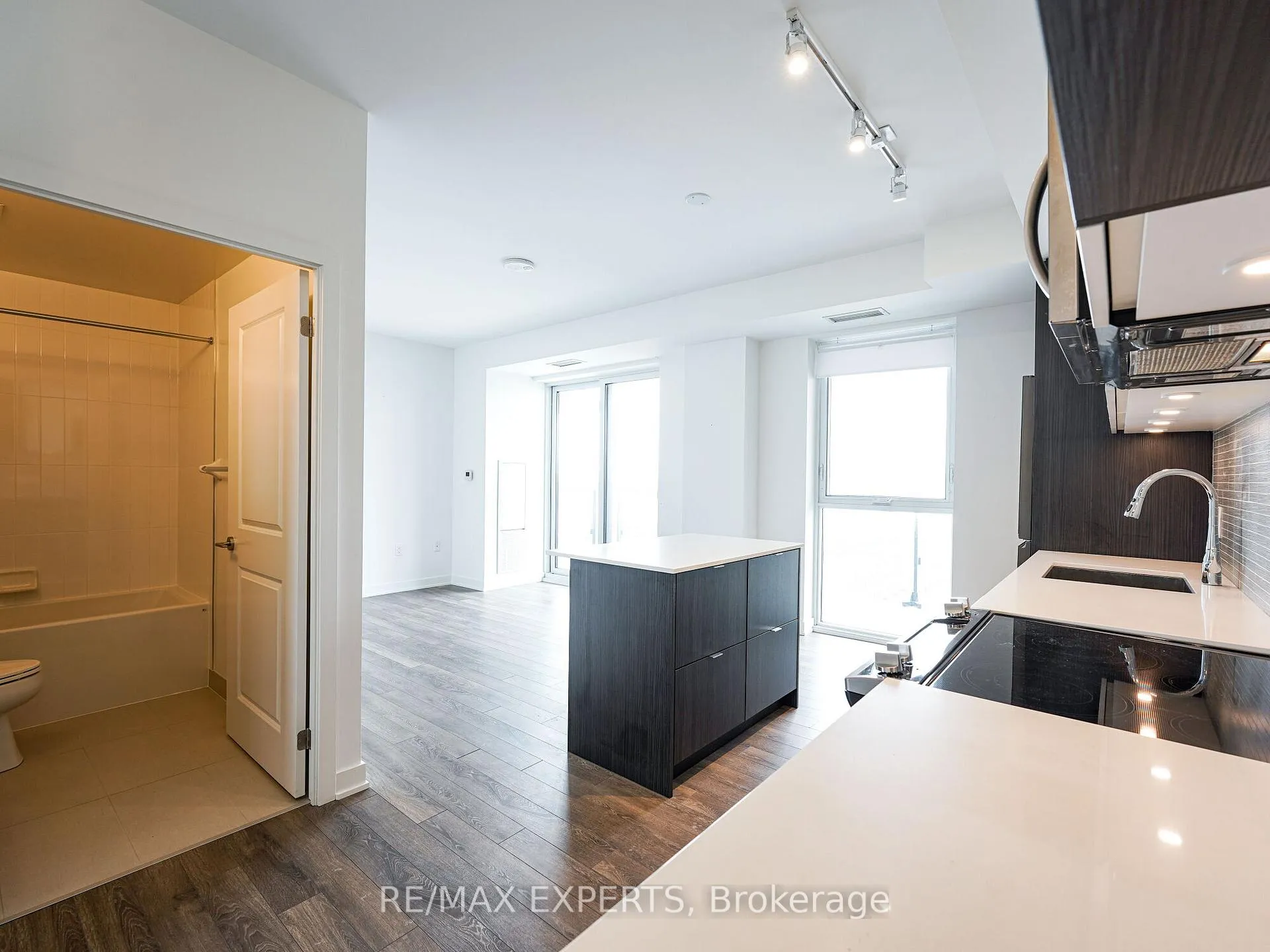 Photo 8 of Unit 929, 100 Eagle Rock Way, Vaughan, Rural Vaughan — HOMEH