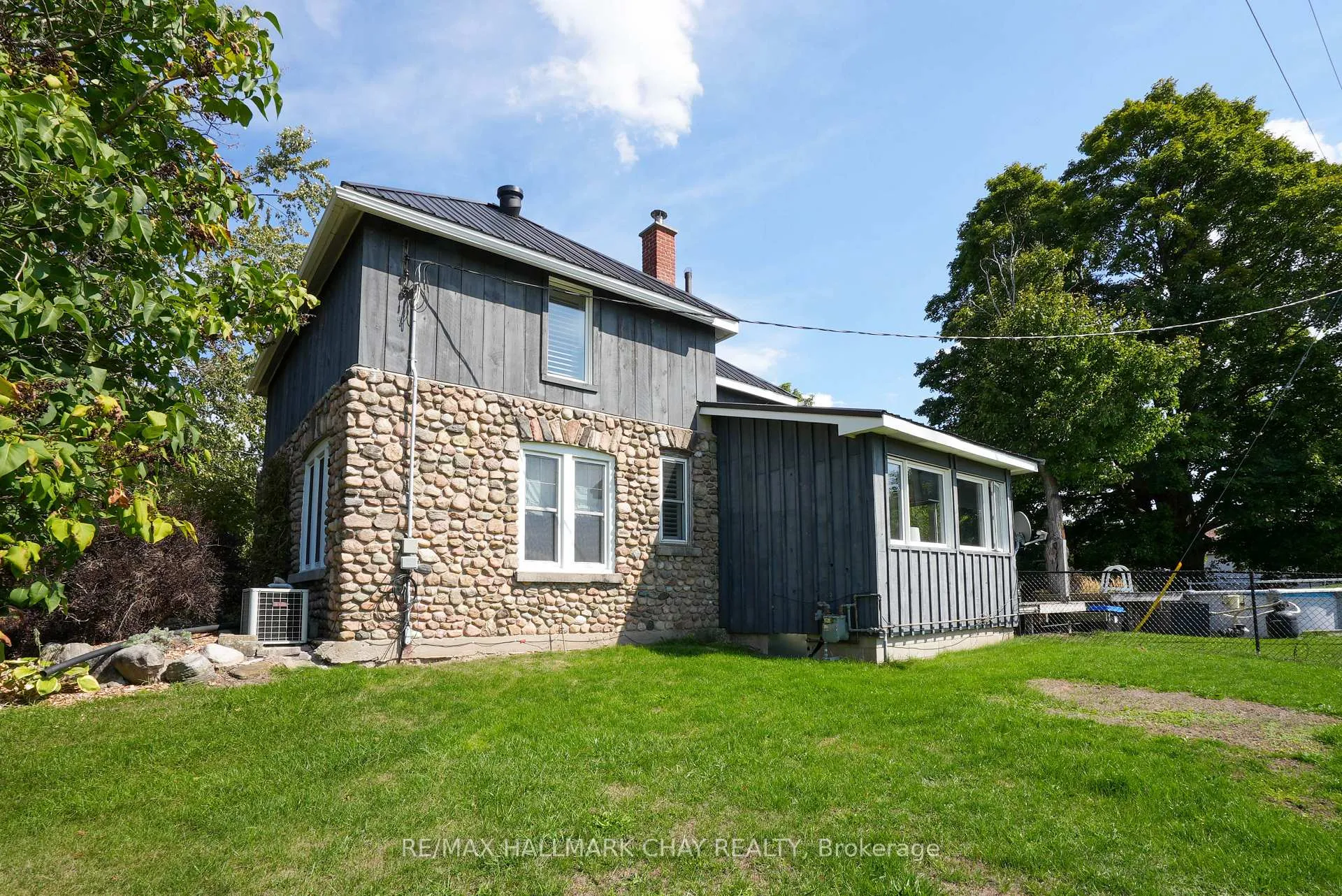 Photo 3 of 2473 Ronald Road, Springwater, Rural Springwater — HOMEH