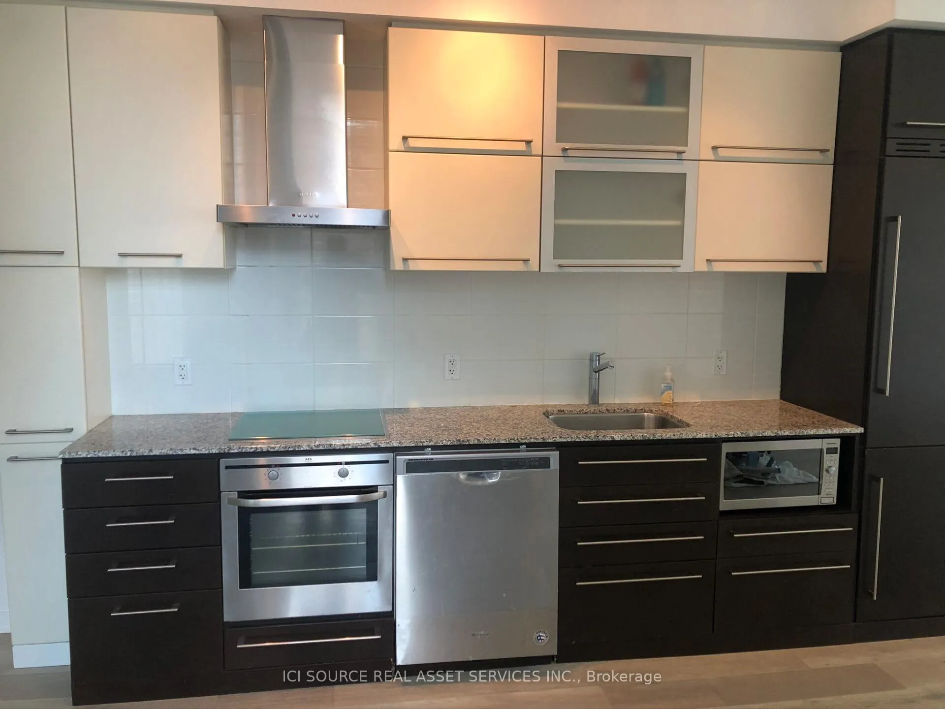 Front of Unit 2306, 770 Bay Street