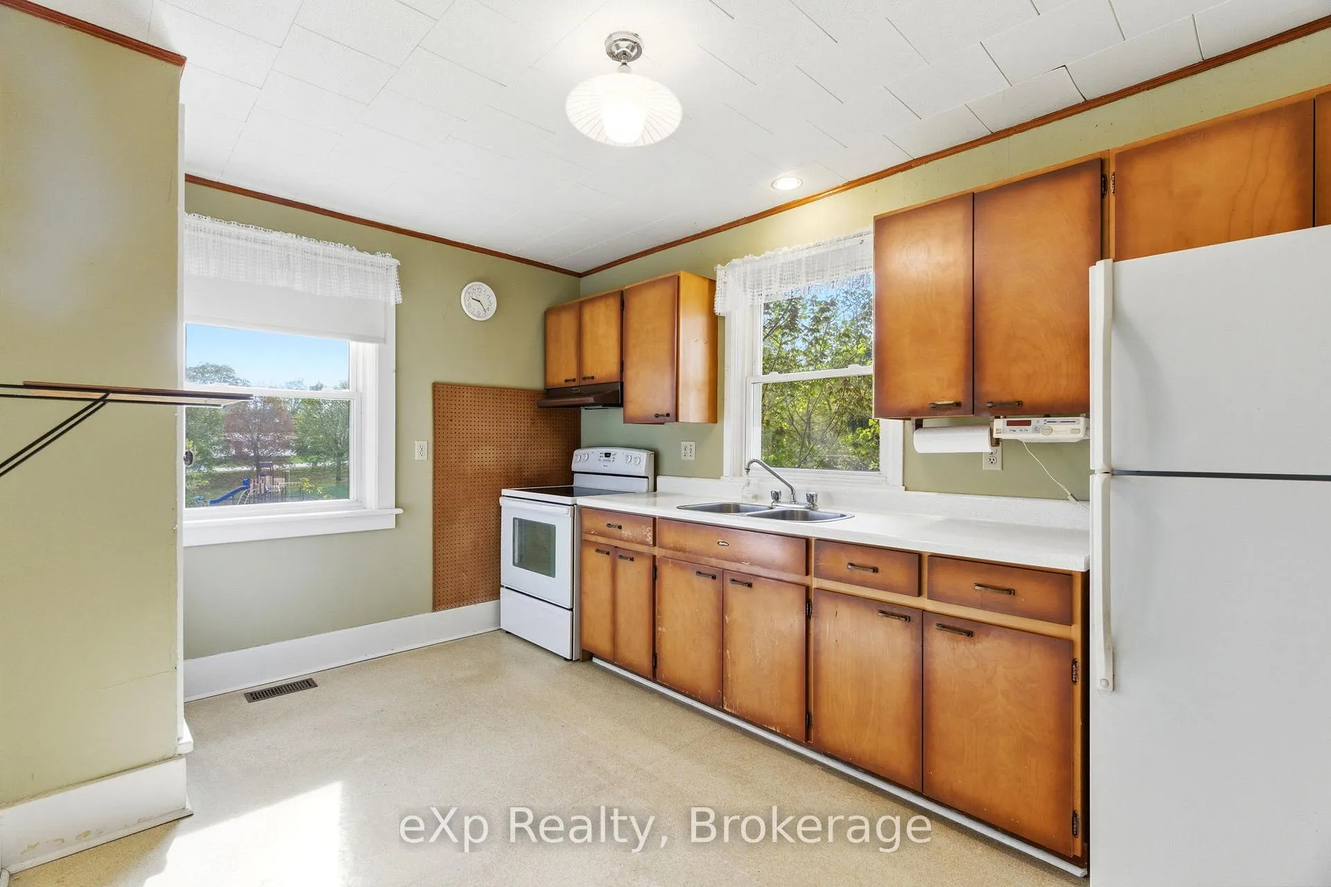 Photo 22 of 208 Mary Street, Brockton — HOMEH