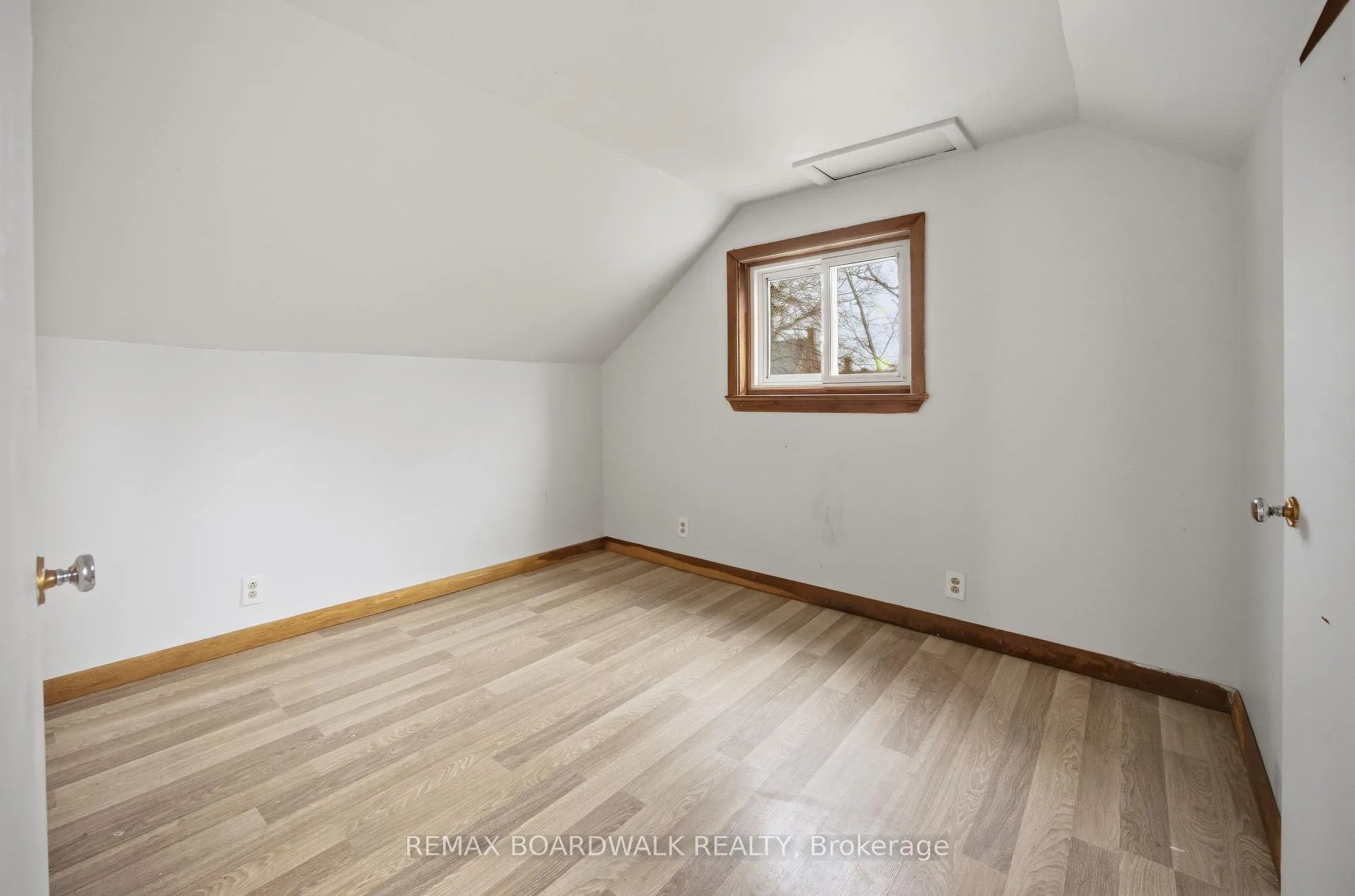 Photo 11 of 88 Charles Street, Carleton Place — HOMEH