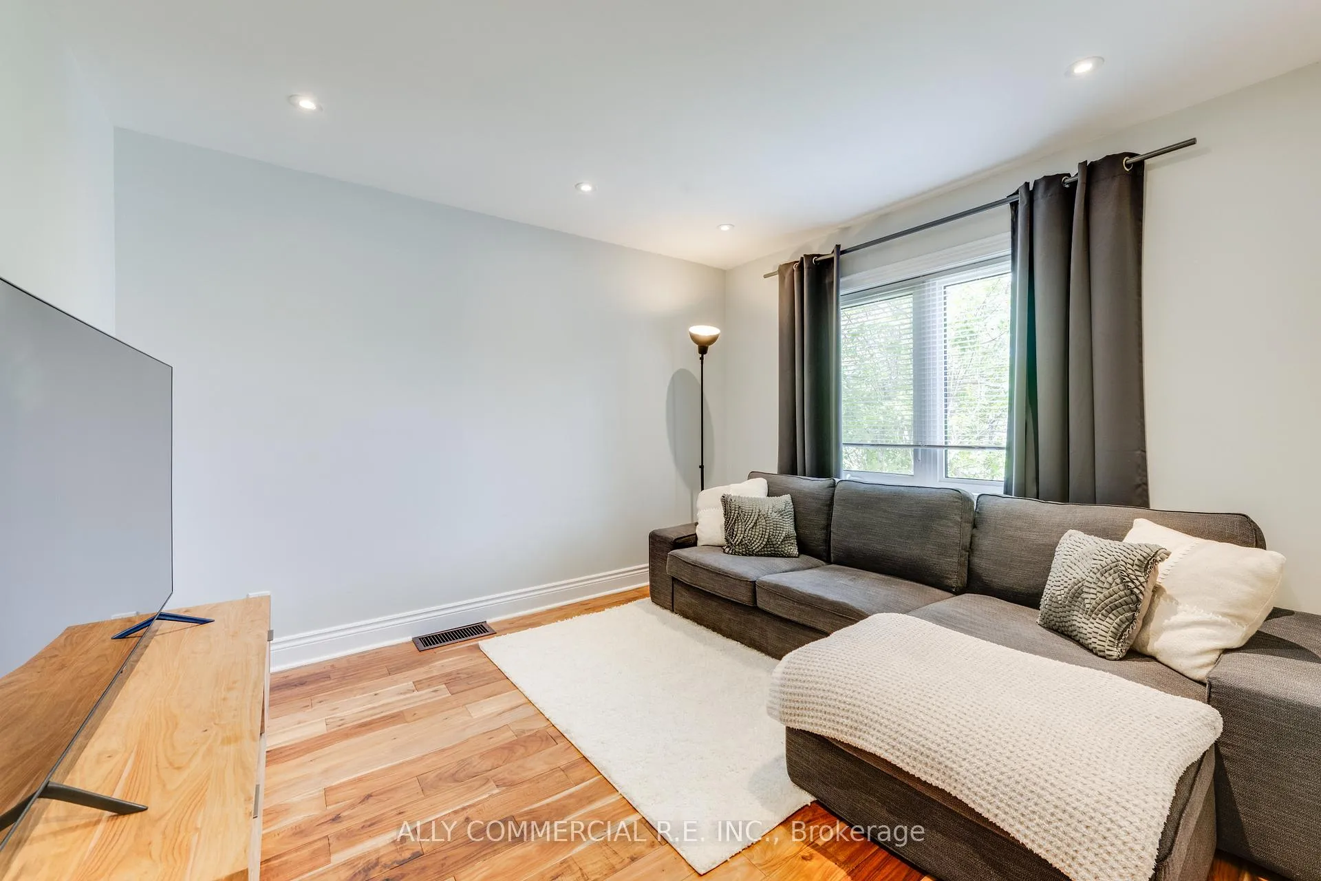 Photo 6 of 557 Nairn Avenue, Toronto, Caledonia-Fairbank — HOMEH