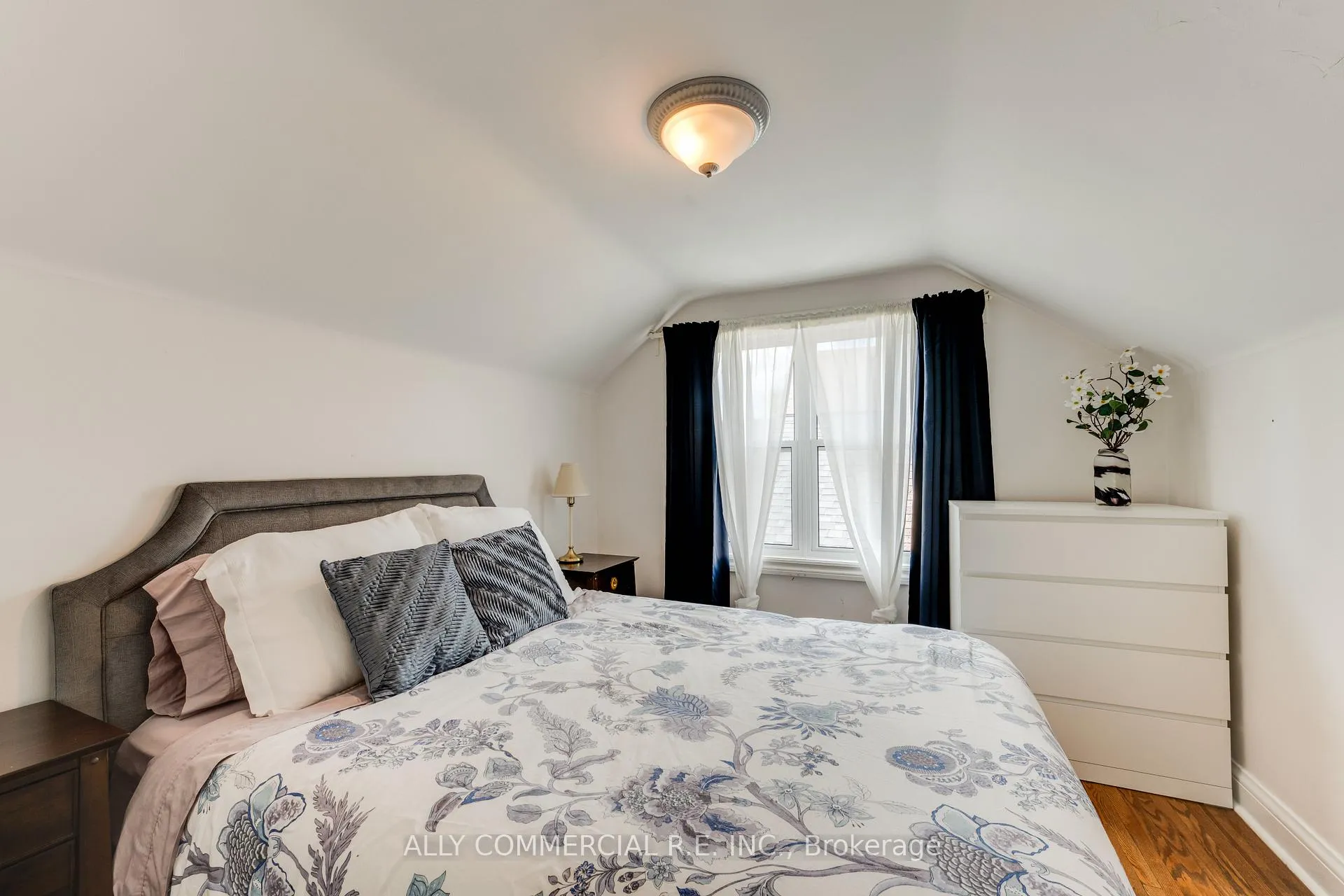 Photo 7 of 557 Nairn Avenue, Toronto, Caledonia-Fairbank — HOMEH
