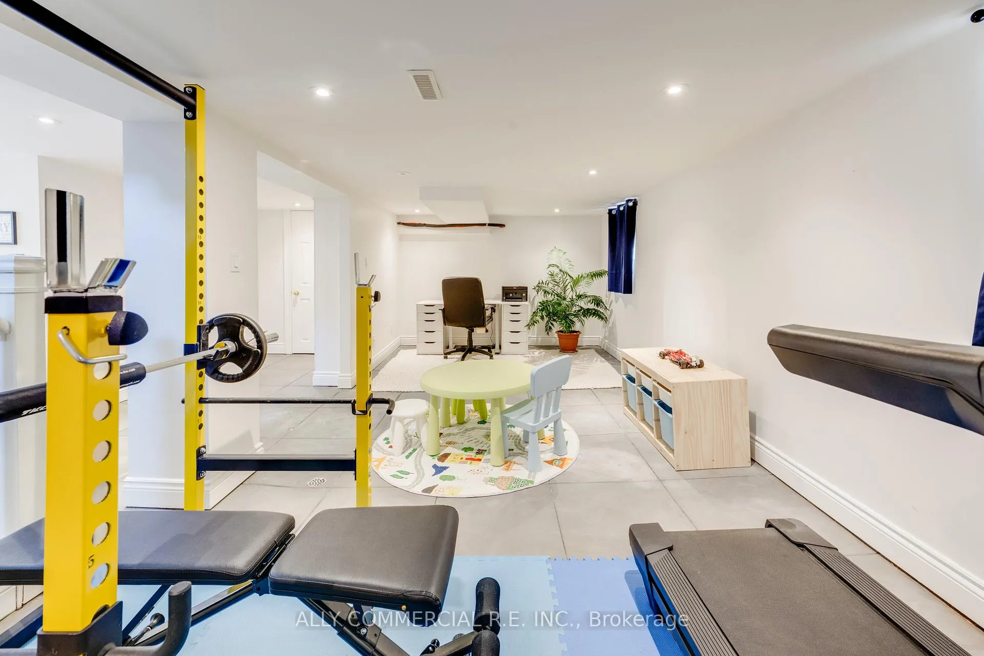 Photo 8 of 557 Nairn Avenue, Toronto, Caledonia-Fairbank — HOMEH