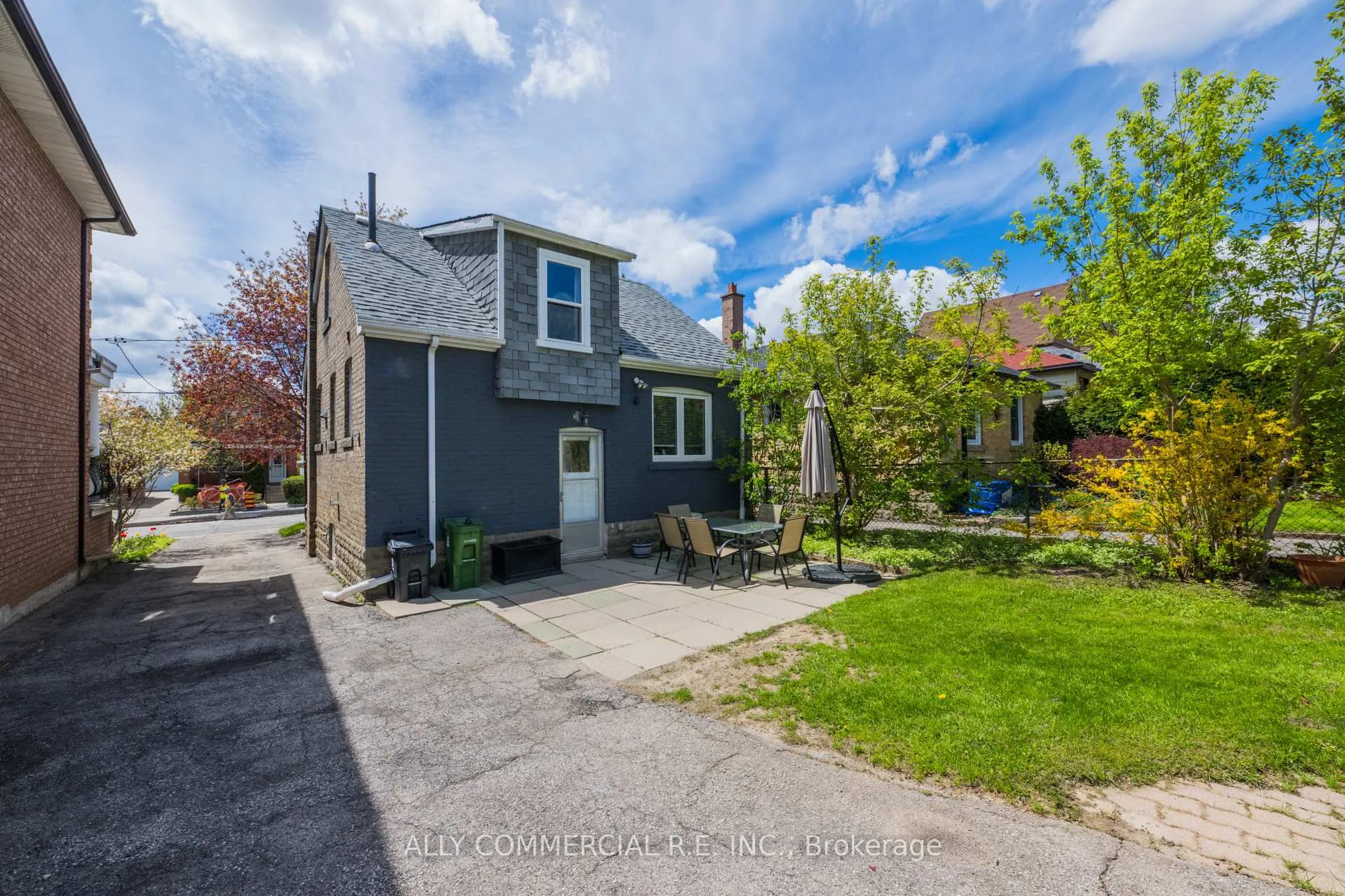 Photo 9 of 557 Nairn Avenue, Toronto, Caledonia-Fairbank — HOMEH
