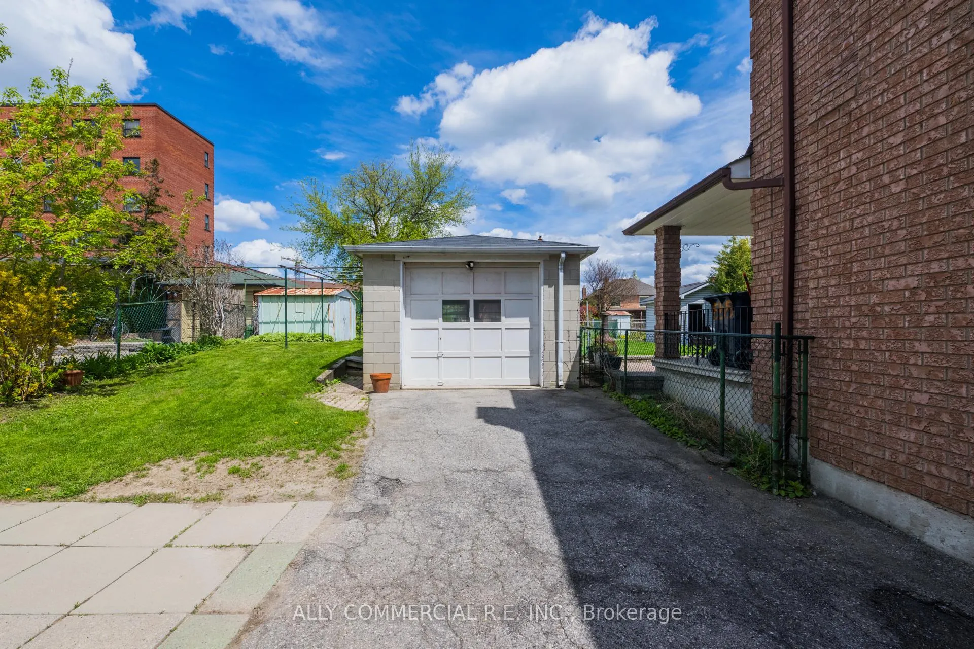 Photo 10 of 557 Nairn Avenue, Toronto, Caledonia-Fairbank — HOMEH
