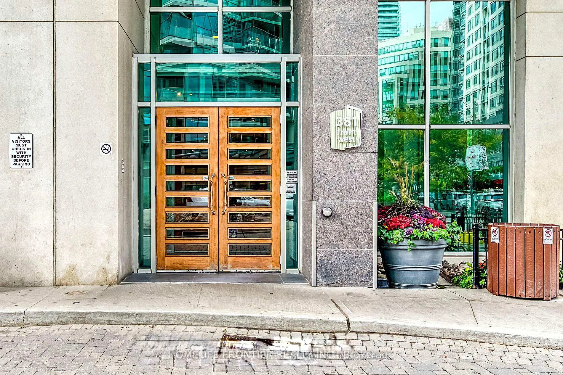 Photo 2 of Unit 1608, 381 Front Street W, Toronto, Waterfront Communities — HOMEH