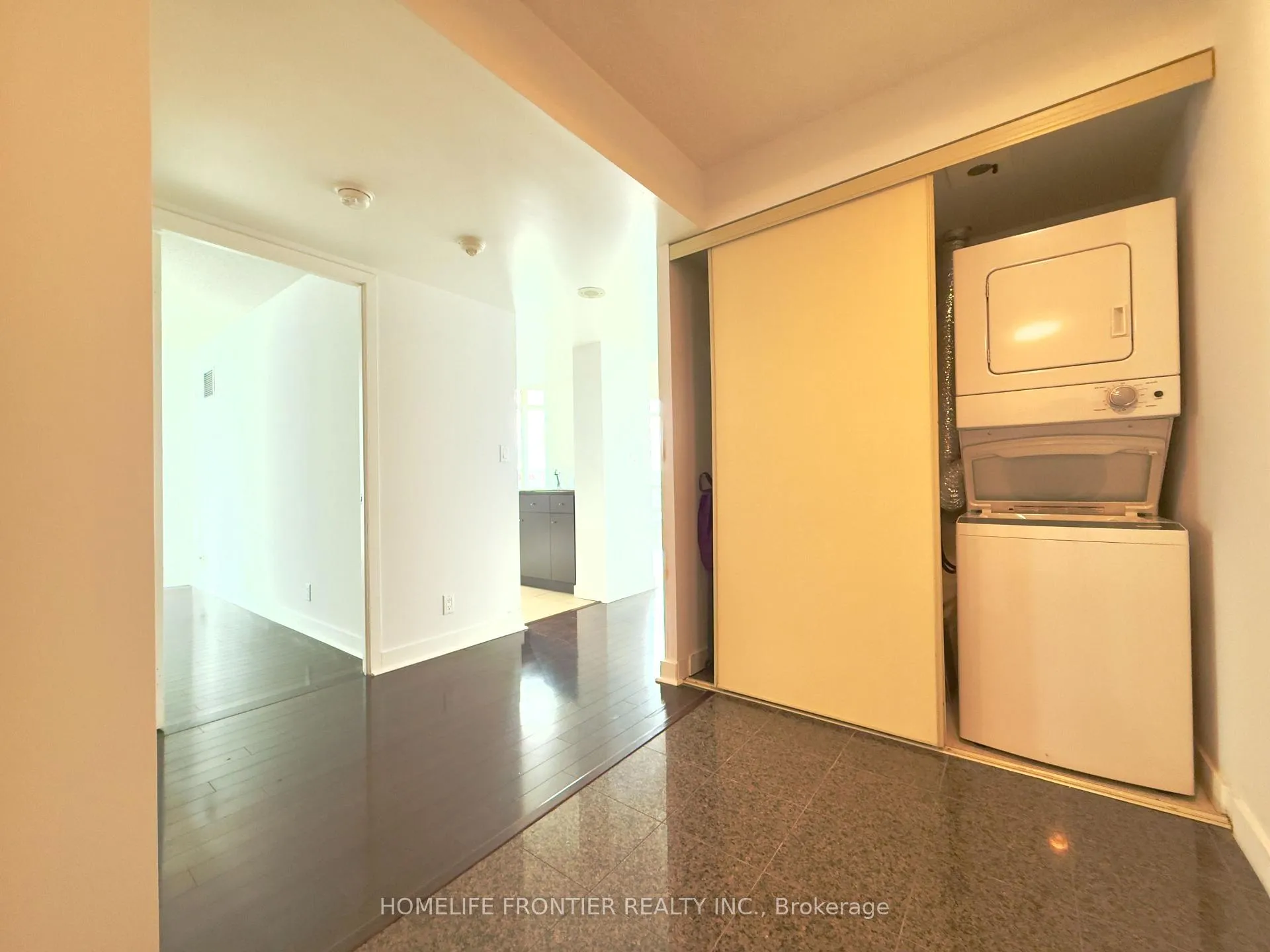 Photo 5 of Unit 1608, 381 Front Street W, Toronto, Waterfront Communities — HOMEH