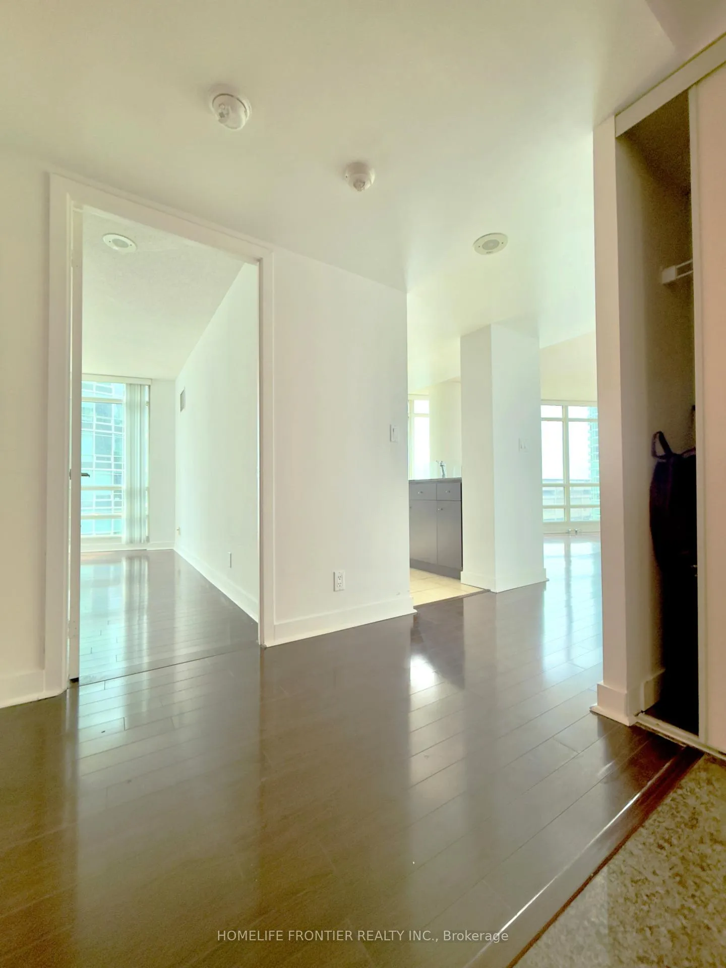Photo 6 of Unit 1608, 381 Front Street W, Toronto, Waterfront Communities — HOMEH