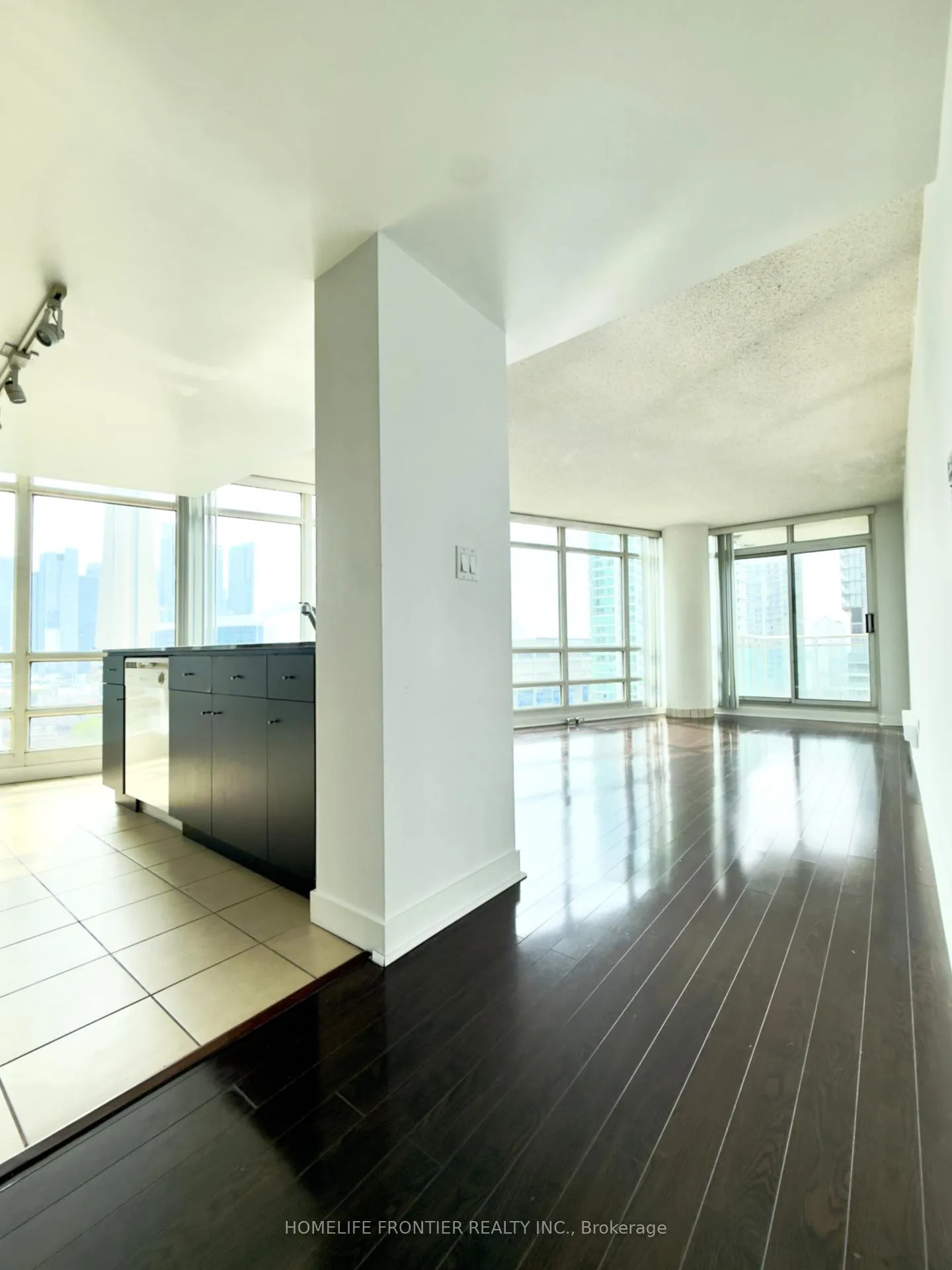 Photo 8 of Unit 1608, 381 Front Street W, Toronto, Waterfront Communities — HOMEH