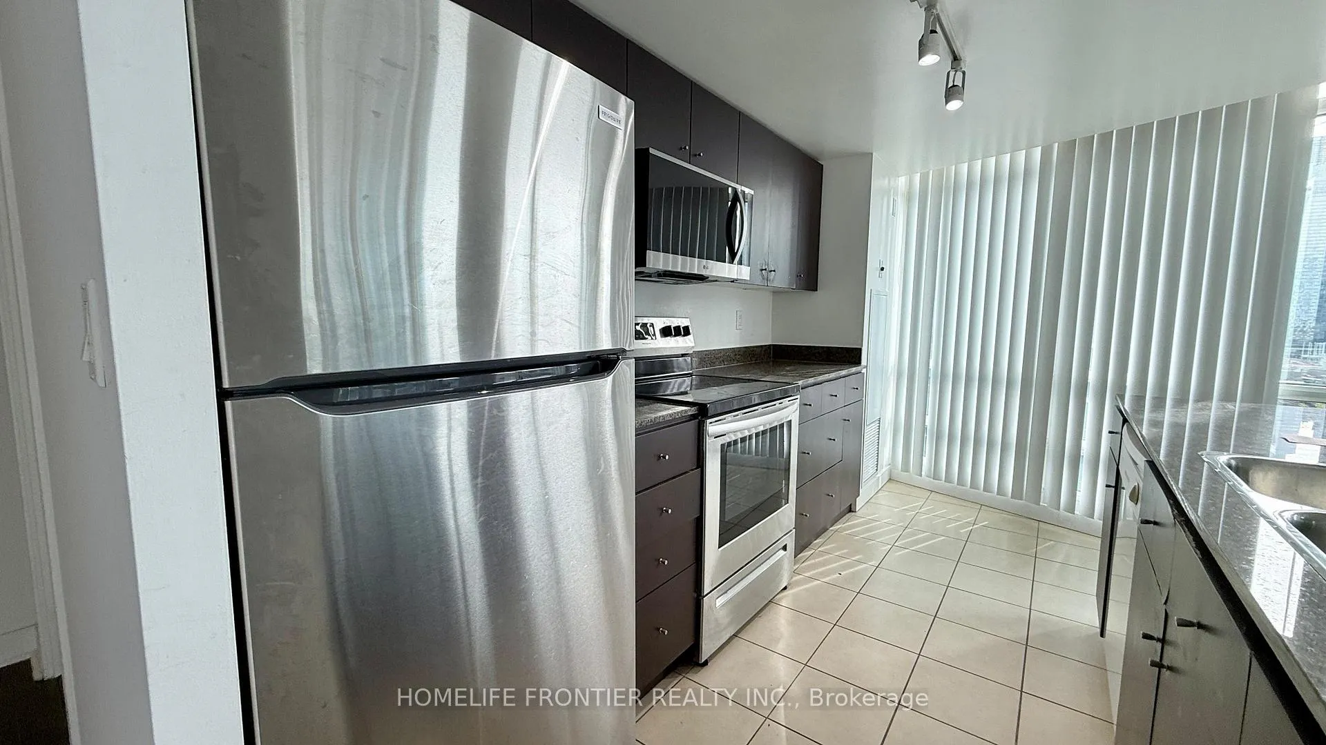 Photo 10 of Unit 1608, 381 Front Street W, Toronto, Waterfront Communities — HOMEH