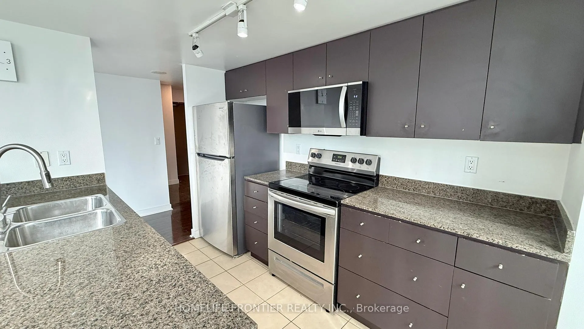 Photo 13 of Unit 1608, 381 Front Street W, Toronto, Waterfront Communities — HOMEH