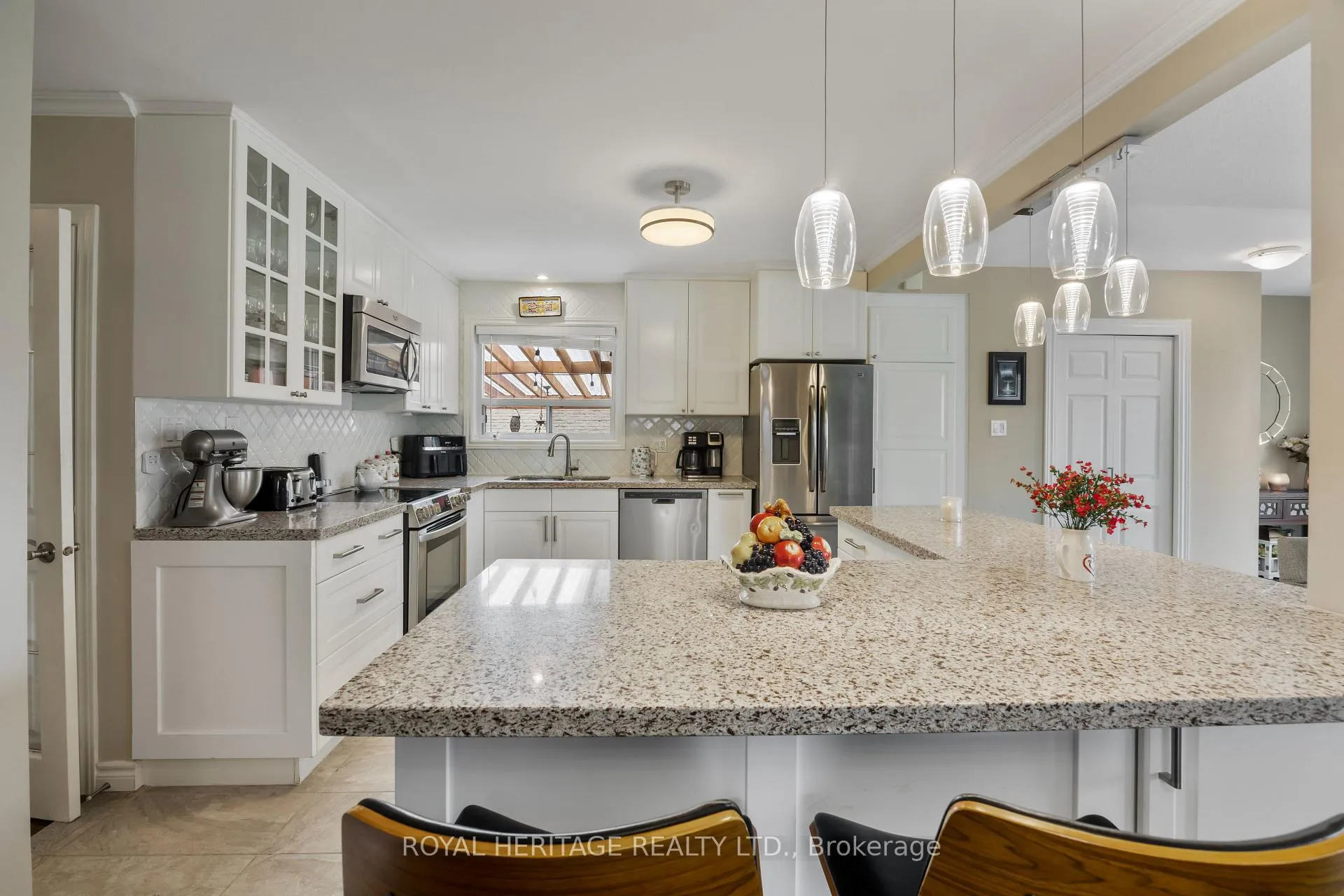 Photo 13 of 805 West Shore Boulevard, Pickering, West Shore — HOMEH