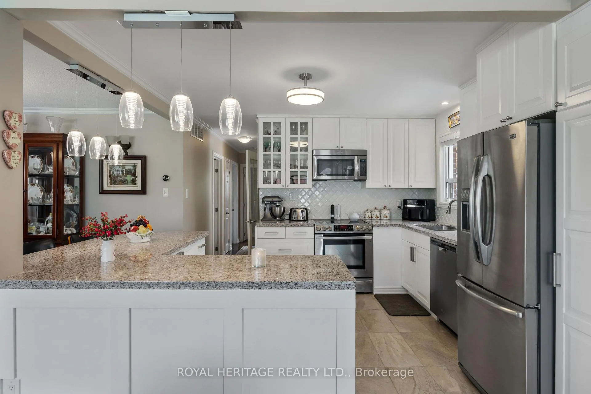 Photo 15 of 805 West Shore Boulevard, Pickering, West Shore — HOMEH