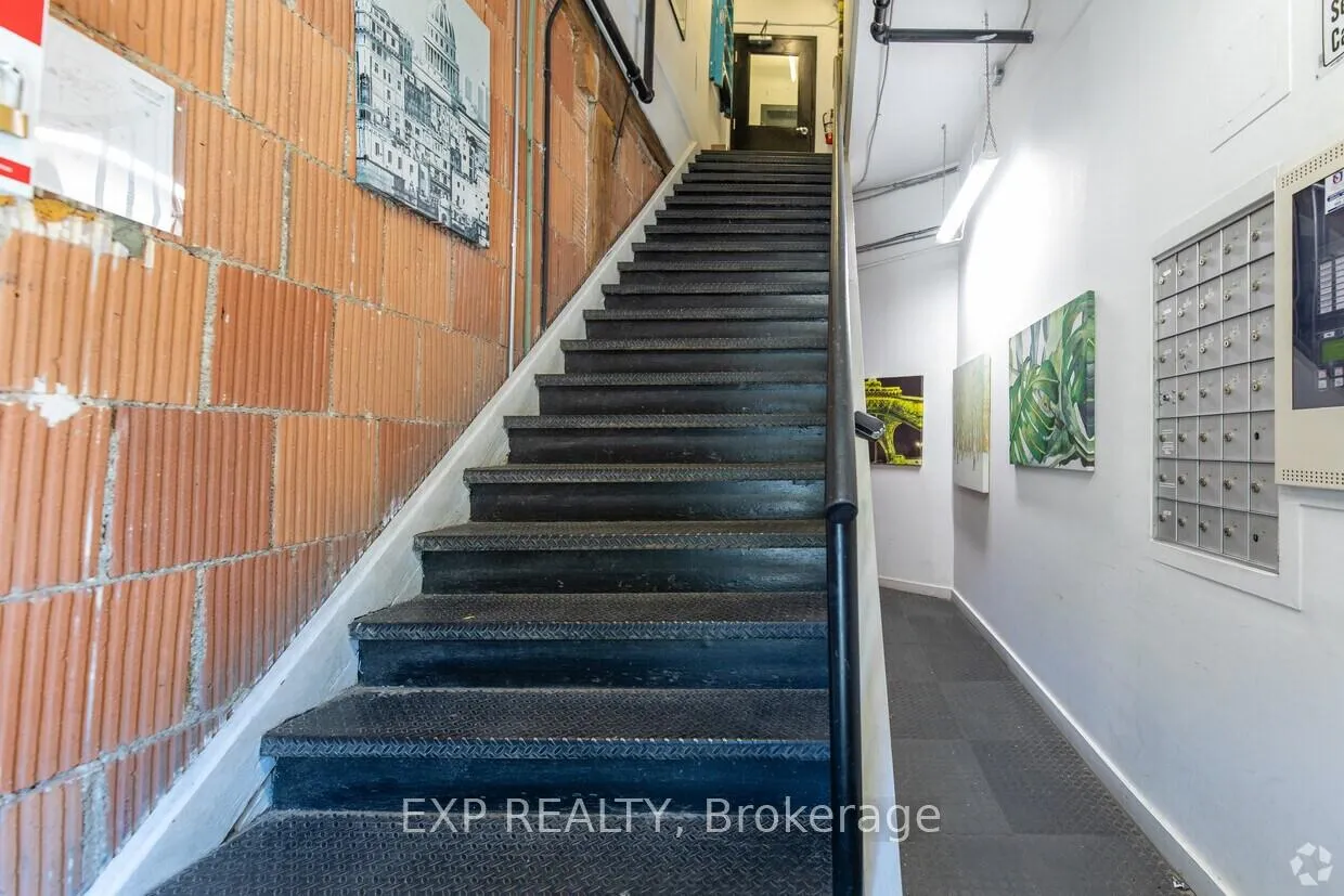 Photo 4 of 2480 Dundas Street W, Toronto, High Park North — HOMEH