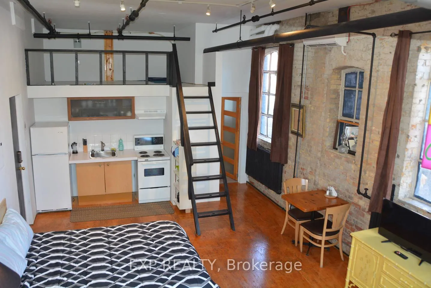 Photo 12 of 2480 Dundas Street W, Toronto, High Park North — HOMEH