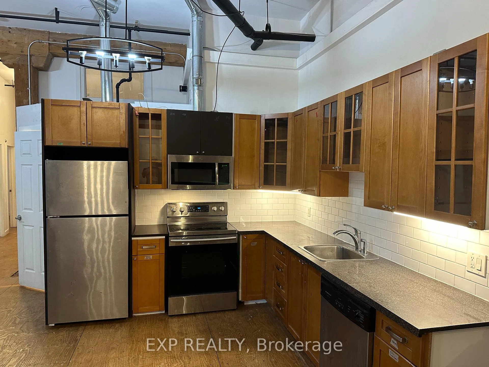 Photo 15 of 2480 Dundas Street W, Toronto, High Park North — HOMEH