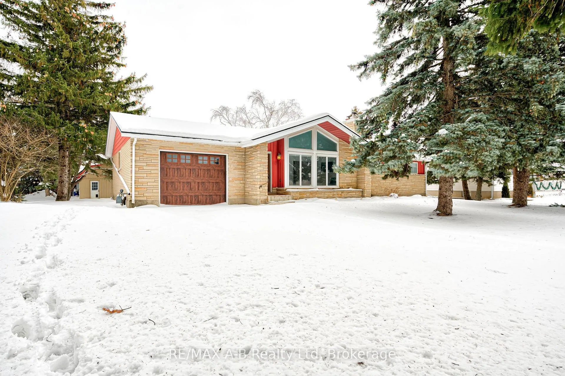 Front of 3981 111 Road