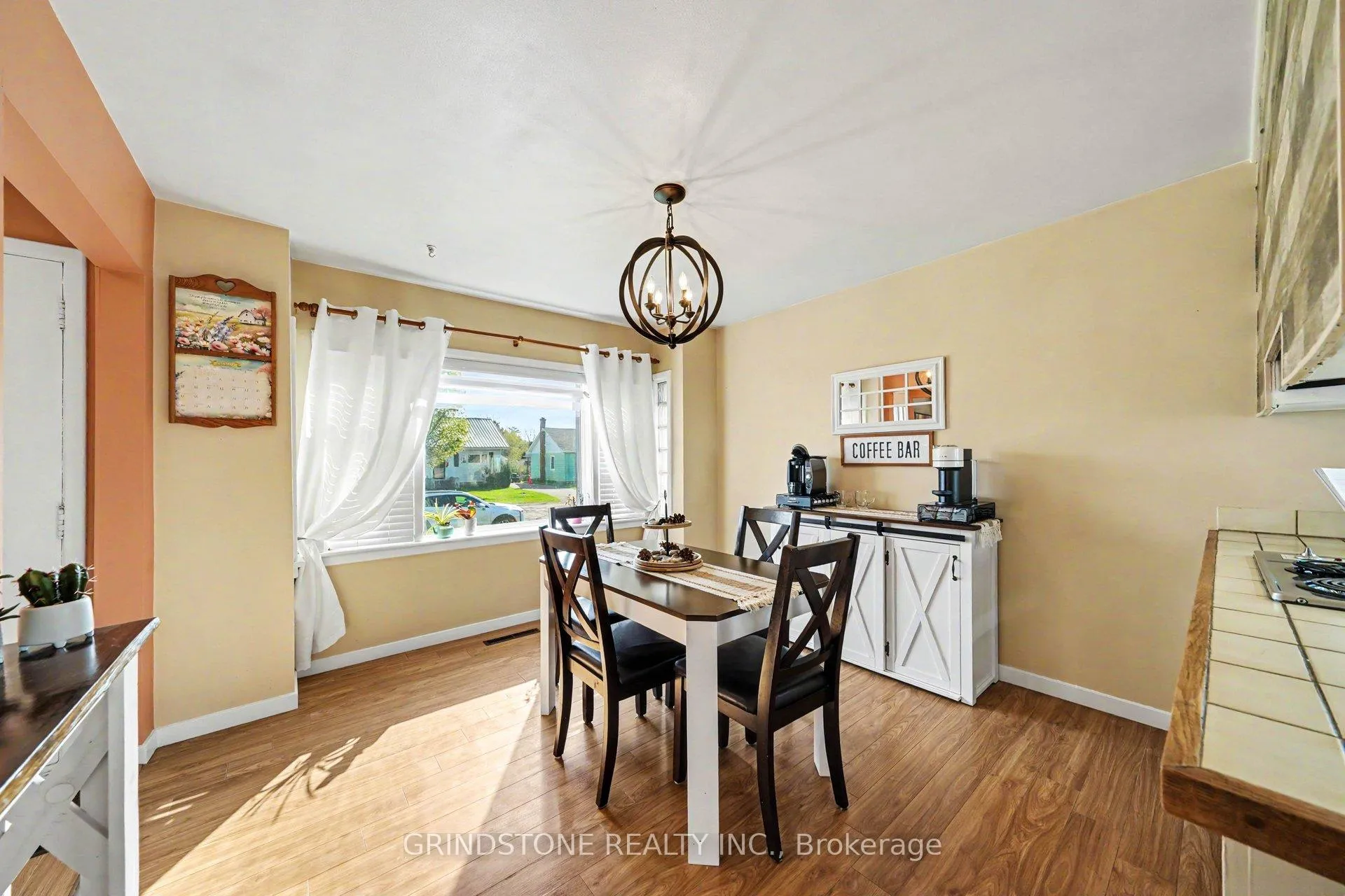 Photo 8 of 479 New Street, Renfrew — HOMEH