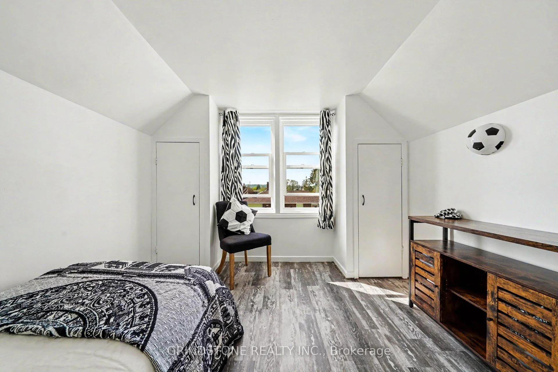 Photo 15 of 479 New Street, Renfrew — HOMEH