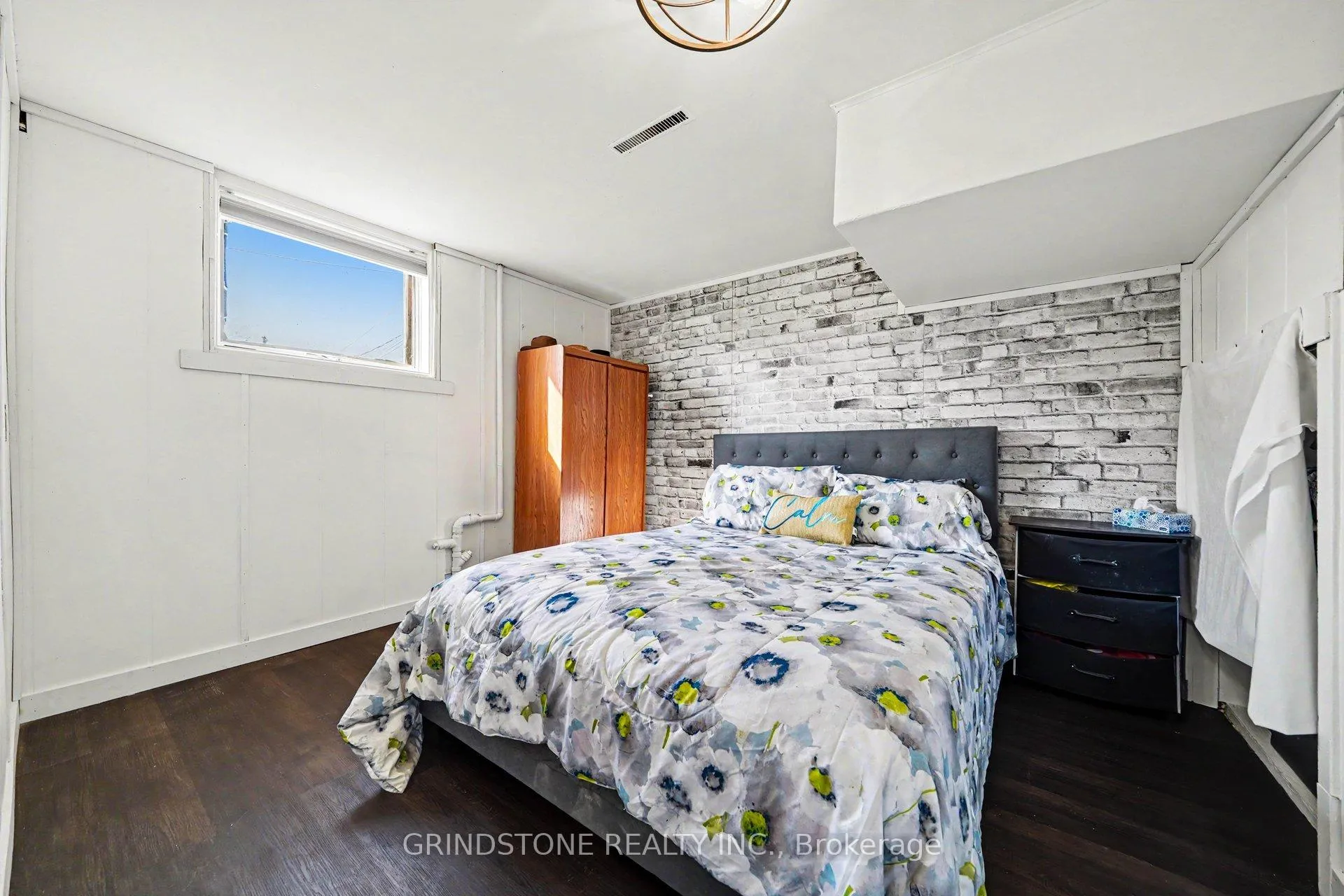 Photo 23 of 479 New Street, Renfrew — HOMEH