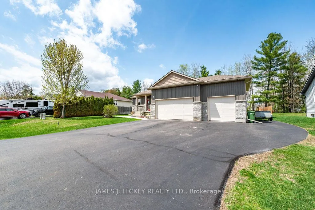 Photo 2 of 5 Nick Street, Petawawa — HOMEH
