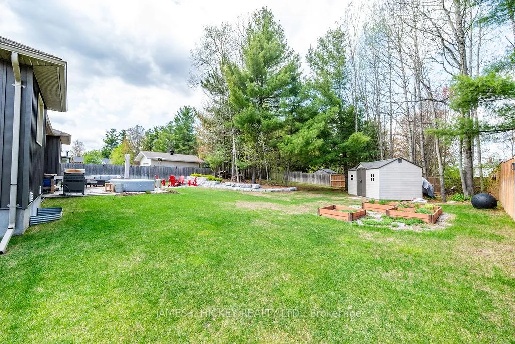 Photo 11 of 5 Nick Street, Petawawa — HOMEH