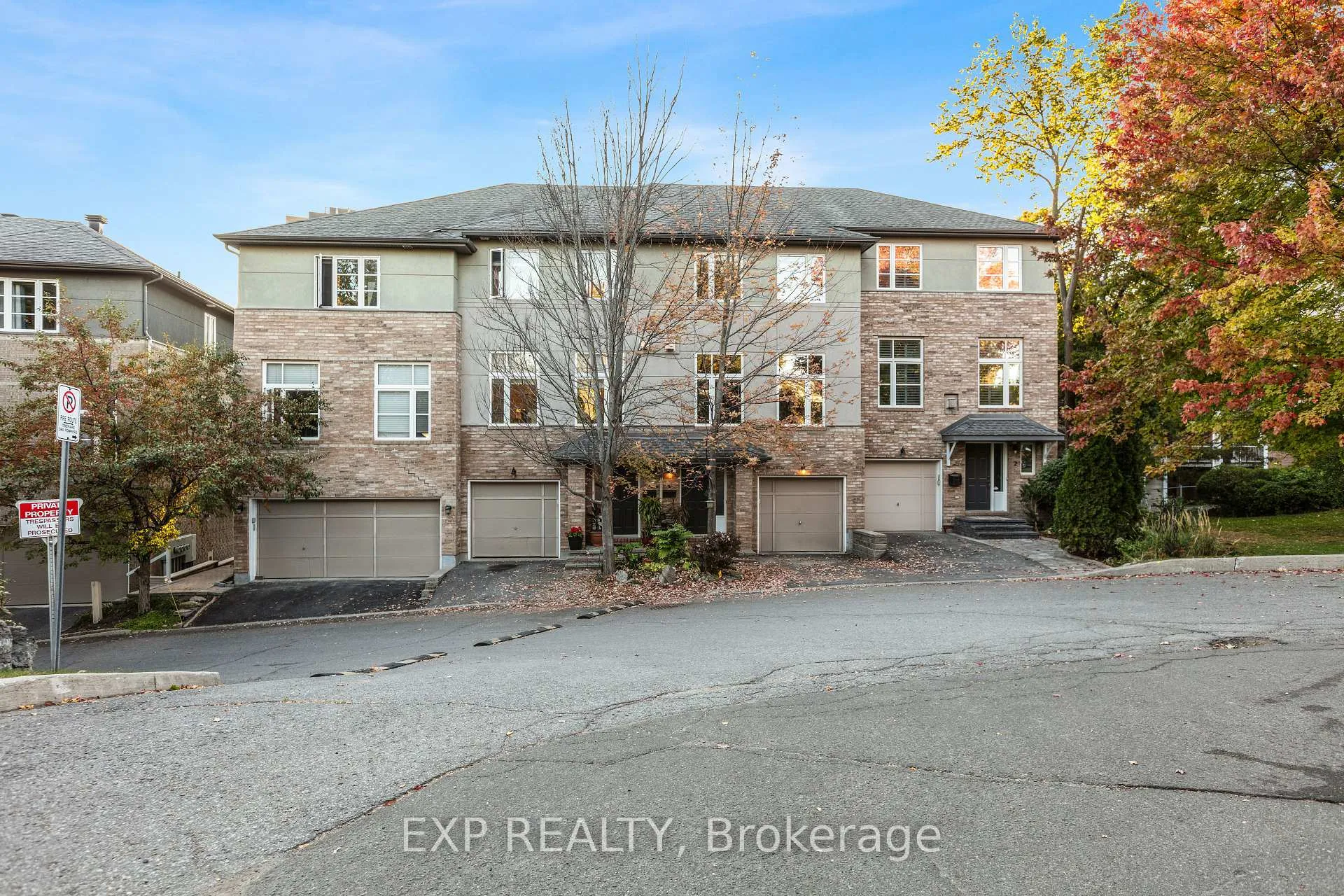 Photo 1 of 6 Pondside Private, Ottawa, Viscount Alexander Park — HOMEH