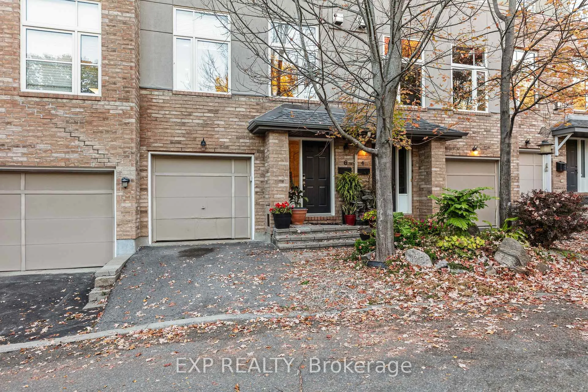Photo 3 of 6 Pondside Private, Ottawa, Viscount Alexander Park — HOMEH