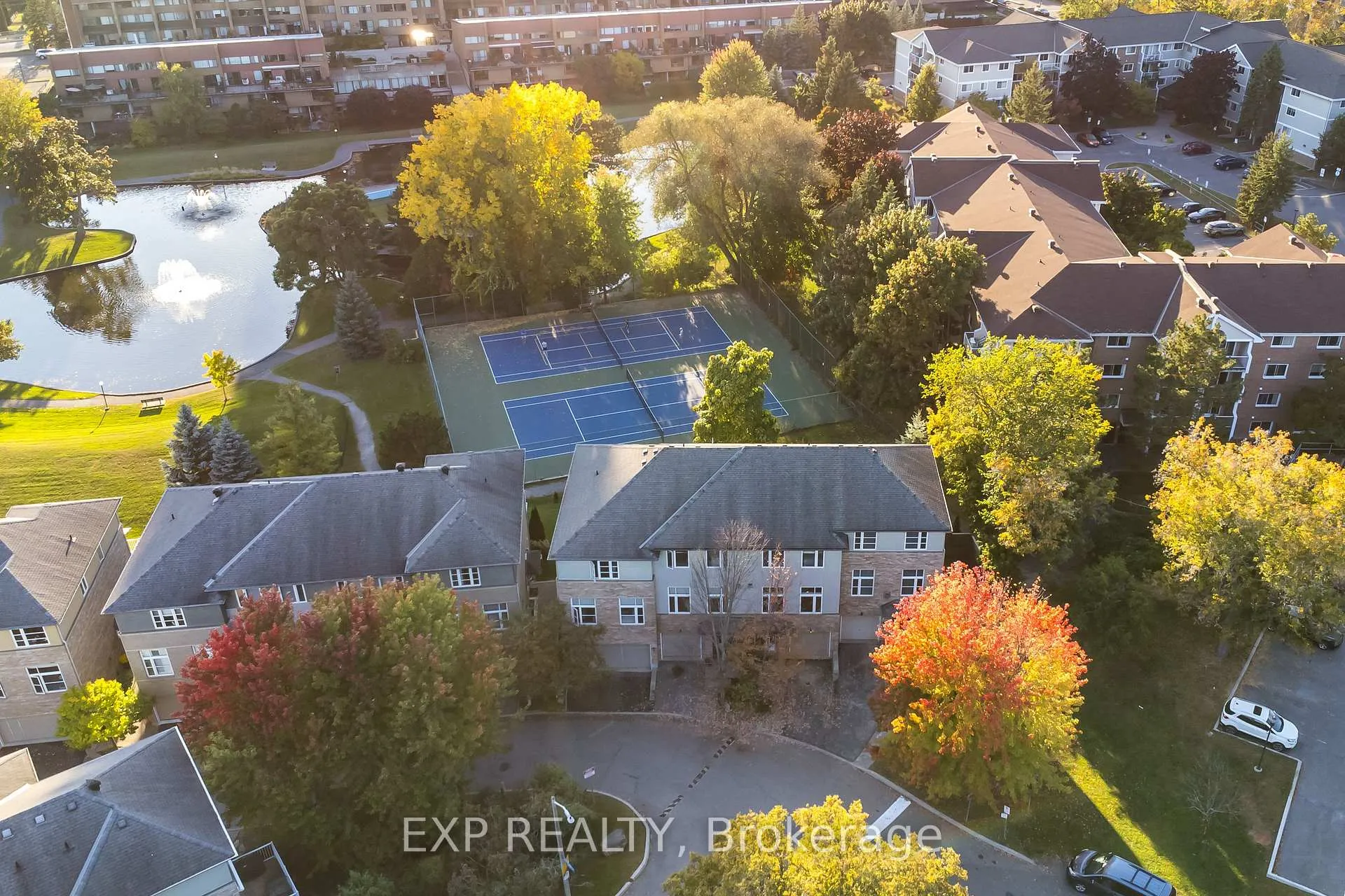 Photo 4 of 6 Pondside Private, Ottawa, Viscount Alexander Park — HOMEH