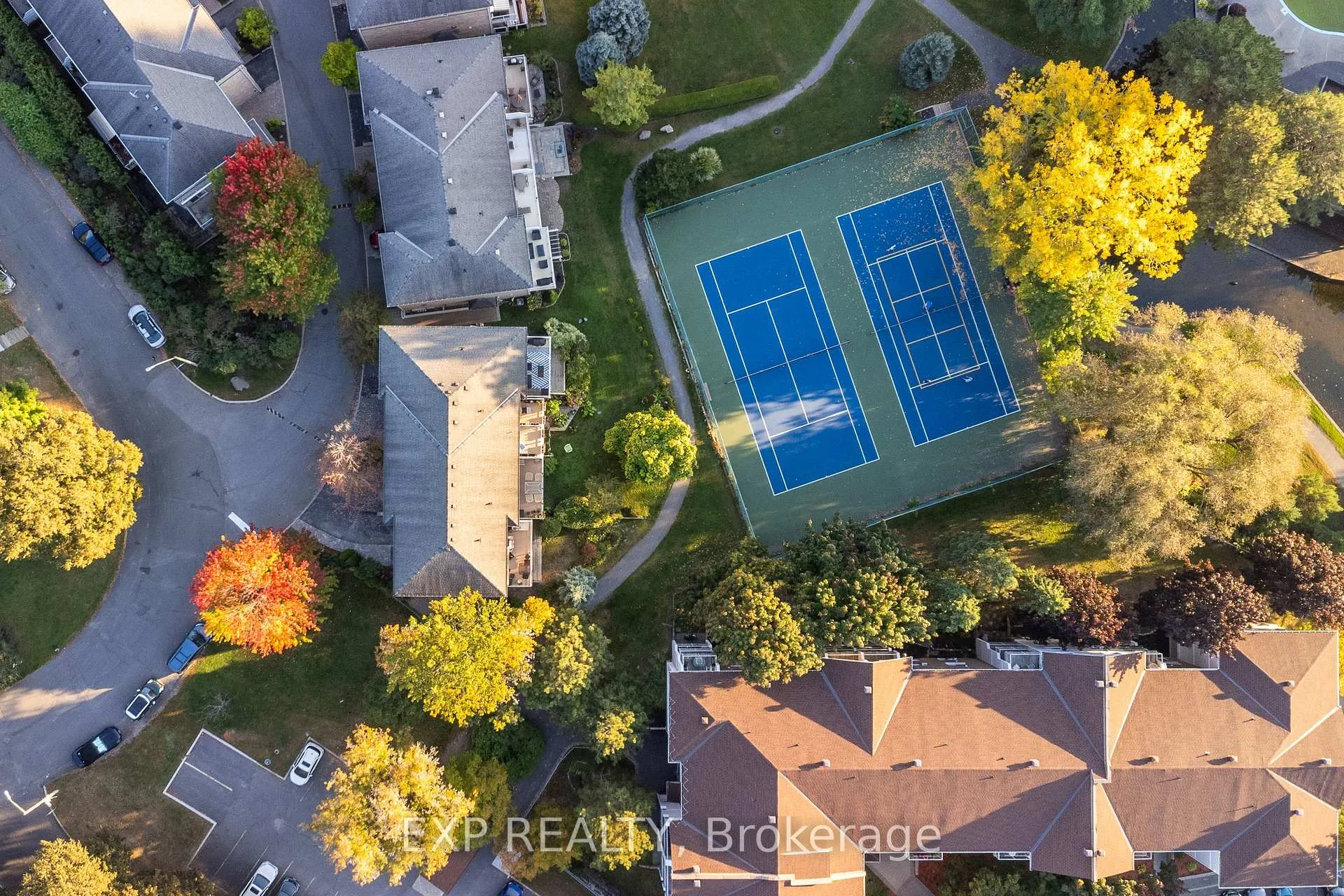 Photo 10 of 6 Pondside Private, Ottawa, Viscount Alexander Park — HOMEH