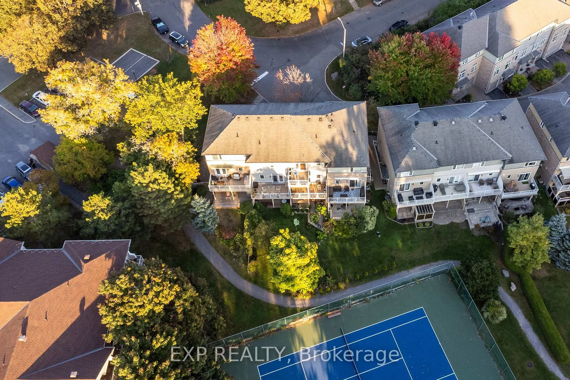 Photo 11 of 6 Pondside Private, Ottawa, Viscount Alexander Park — HOMEH