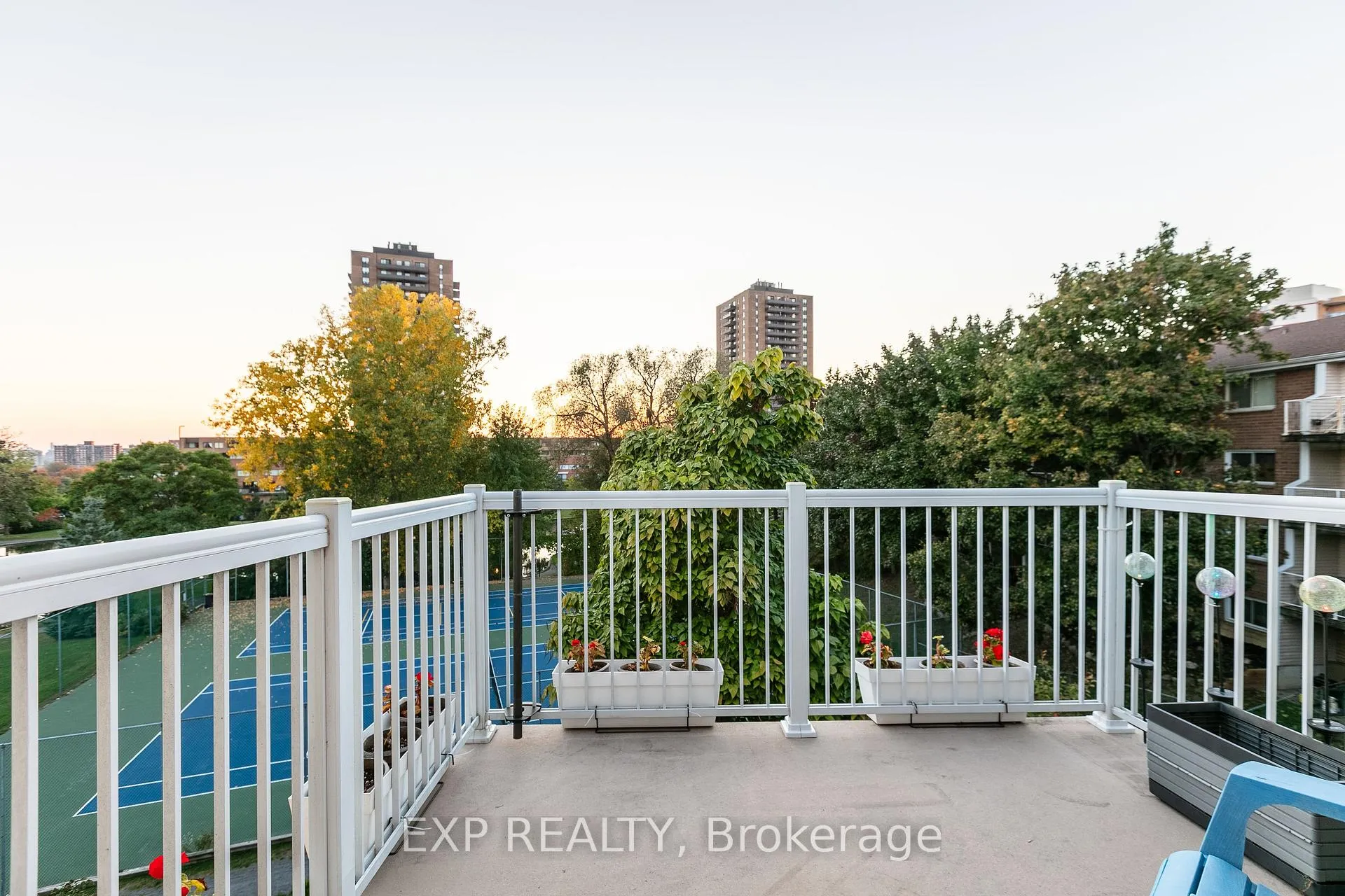 Photo 28 of 6 Pondside Private, Ottawa, Viscount Alexander Park — HOMEH