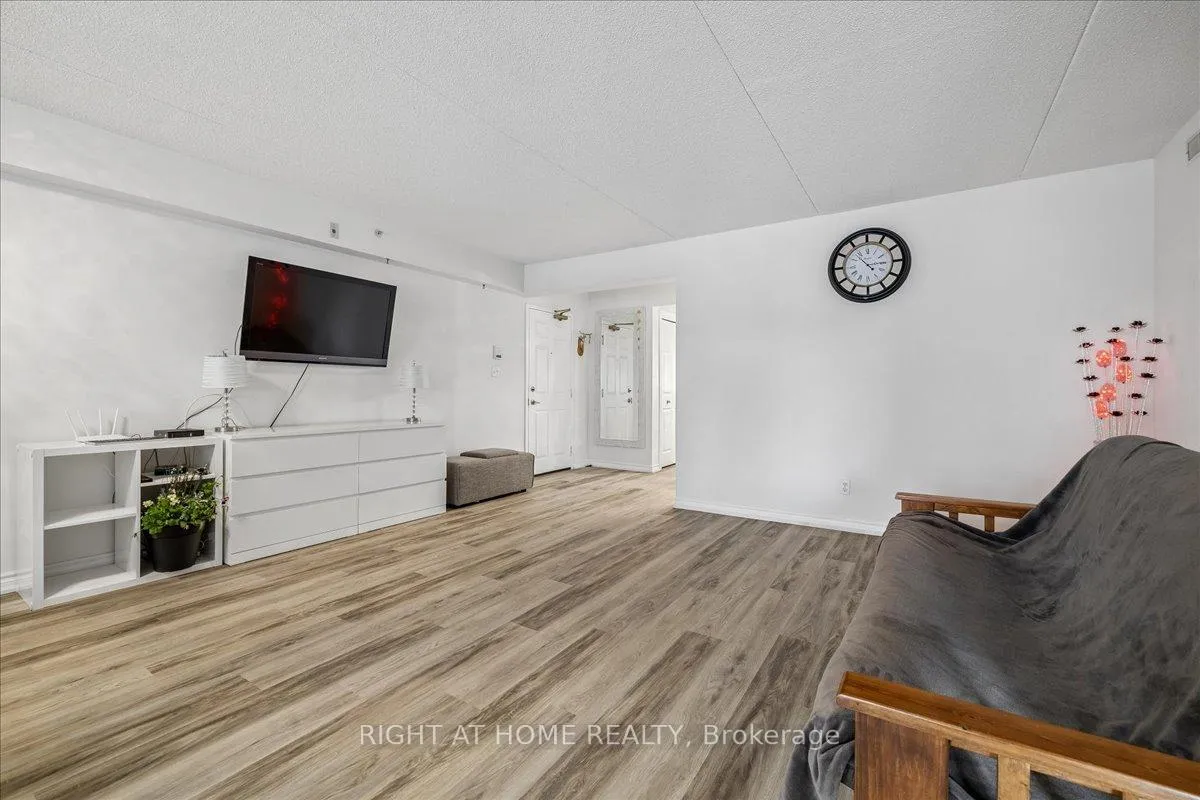 Photo 6 of Unit Unit # 312, 1451 Walker's Line, Burlington, Tansley — HOMEH
