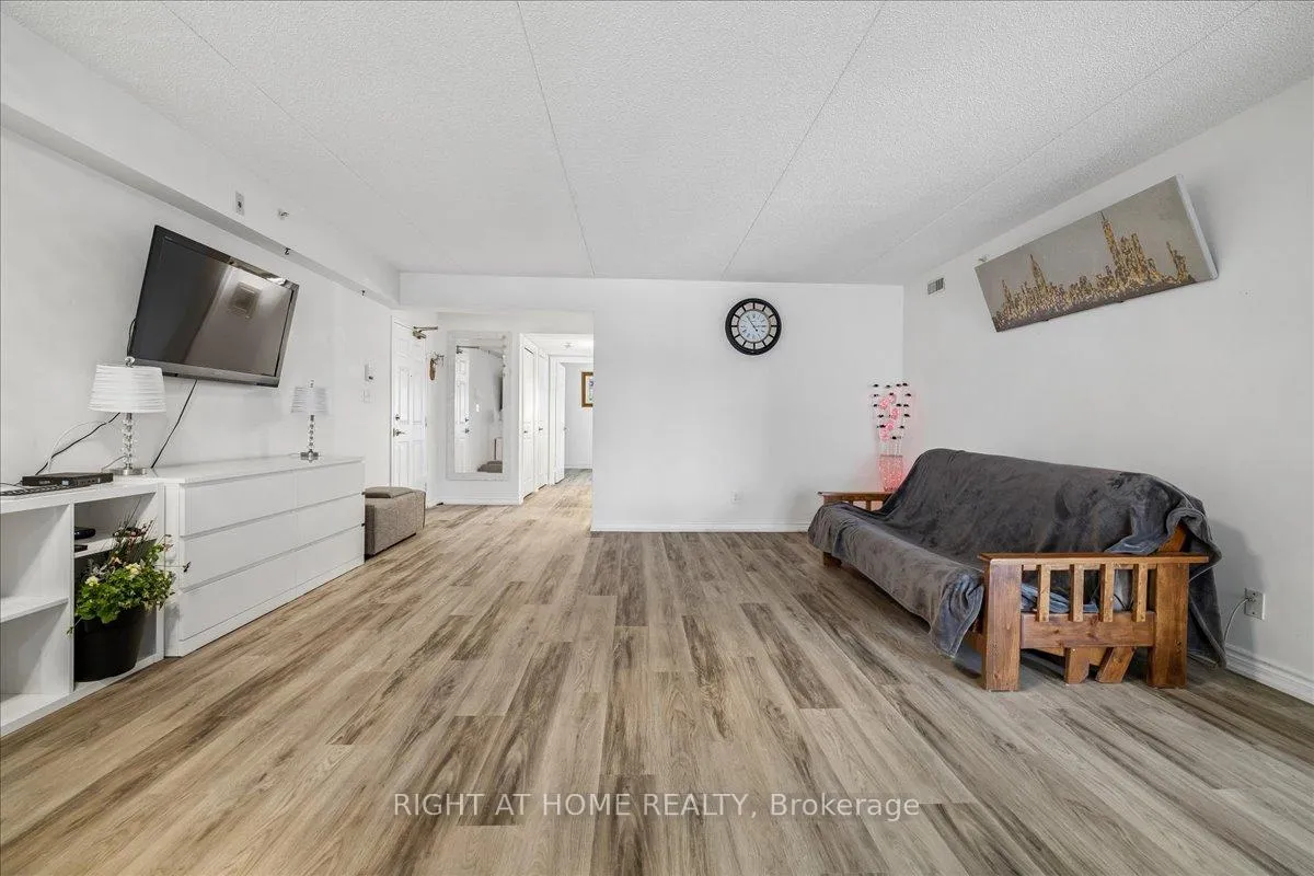 Photo 7 of Unit Unit # 312, 1451 Walker's Line, Burlington, Tansley — HOMEH
