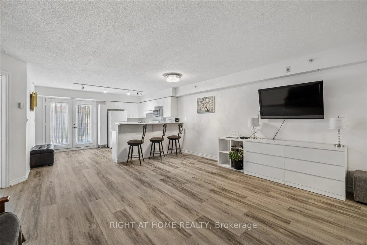 Photo 9 of Unit Unit # 312, 1451 Walker's Line, Burlington, Tansley — HOMEH