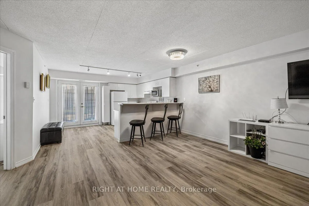 Photo 10 of Unit Unit # 312, 1451 Walker's Line, Burlington, Tansley — HOMEH