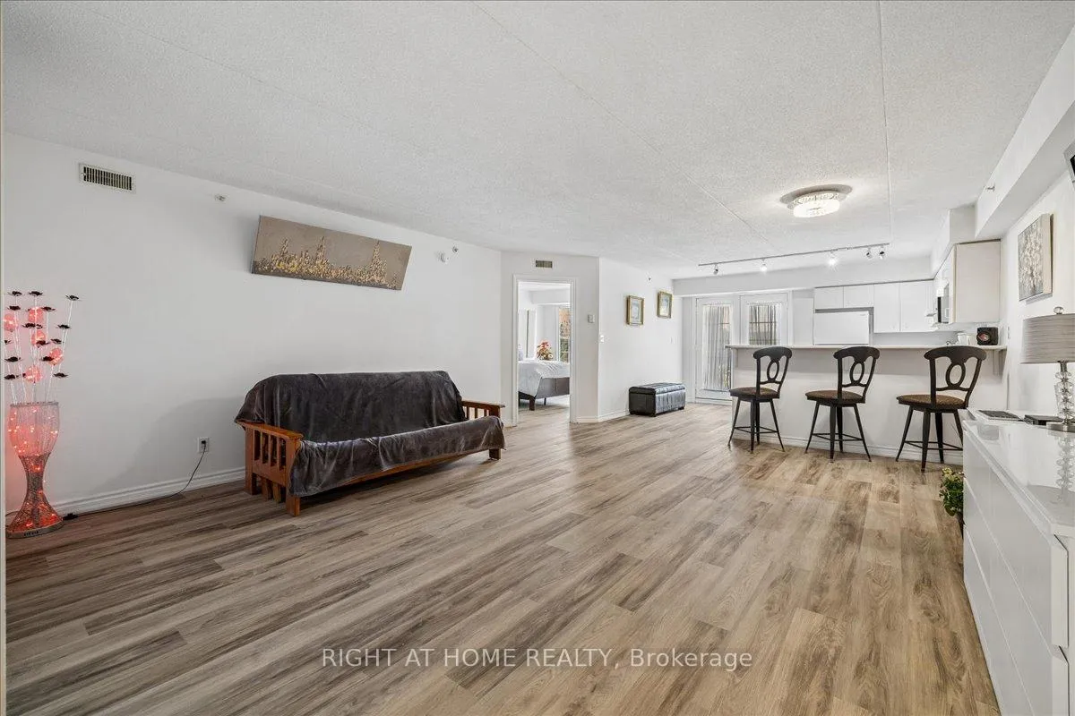 Photo 12 of Unit Unit # 312, 1451 Walker's Line, Burlington, Tansley — HOMEH