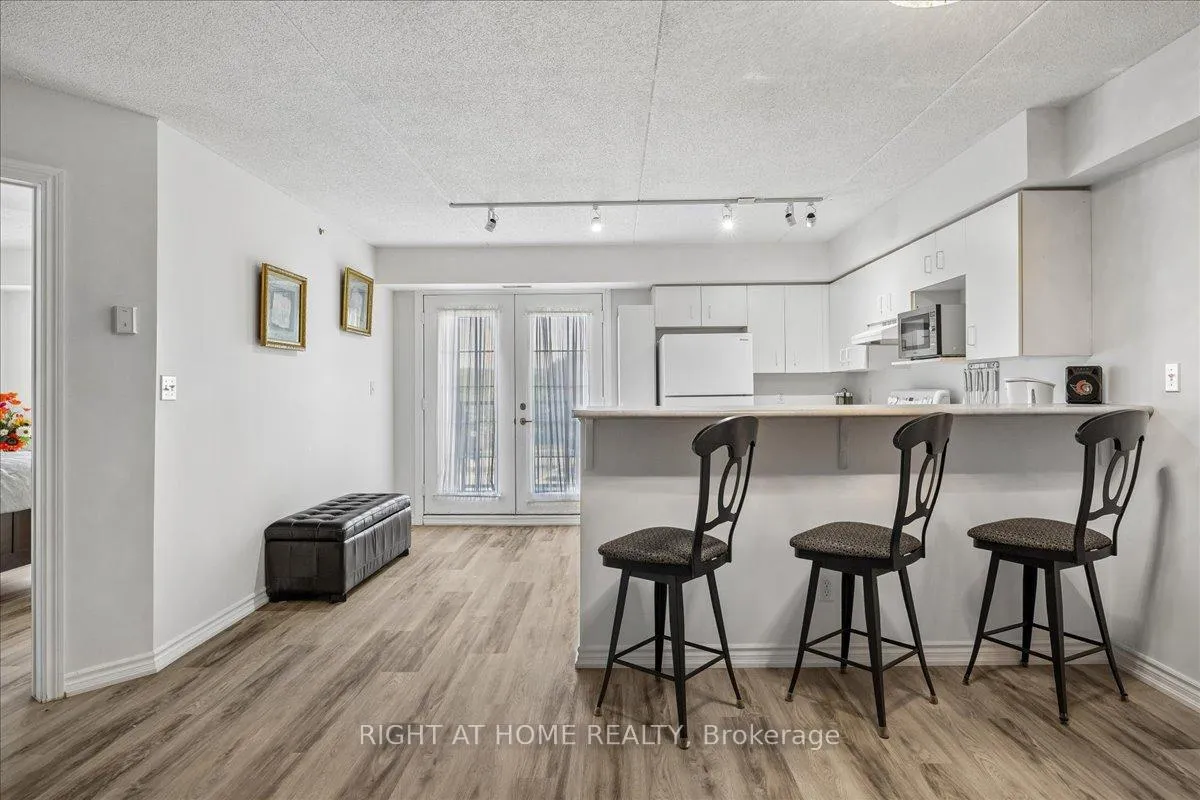 Photo 13 of Unit Unit # 312, 1451 Walker's Line, Burlington, Tansley — HOMEH