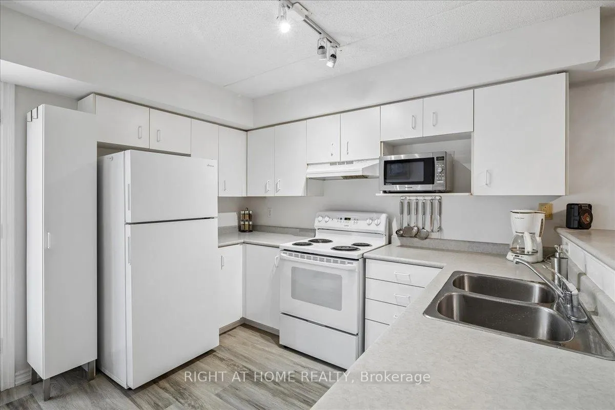 Photo 22 of Unit Unit # 312, 1451 Walker's Line, Burlington, Tansley — HOMEH