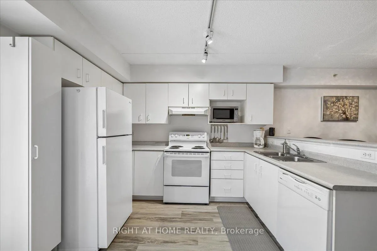 Photo 23 of Unit Unit # 312, 1451 Walker's Line, Burlington, Tansley — HOMEH