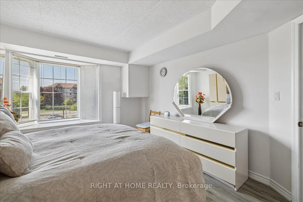 Photo 27 of Unit Unit # 312, 1451 Walker's Line, Burlington, Tansley — HOMEH