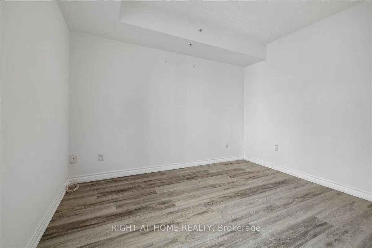 Photo 34 of Unit Unit # 312, 1451 Walker's Line, Burlington, Tansley — HOMEH