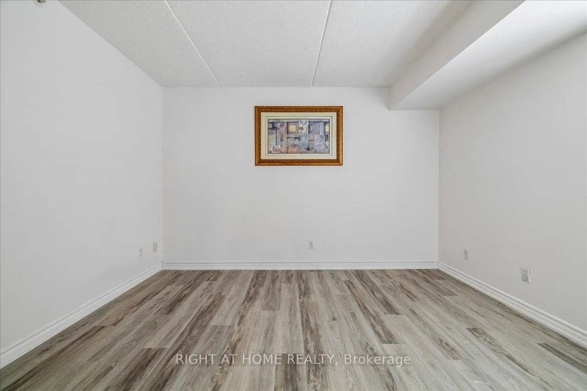 Photo 37 of Unit Unit # 312, 1451 Walker's Line, Burlington, Tansley — HOMEH