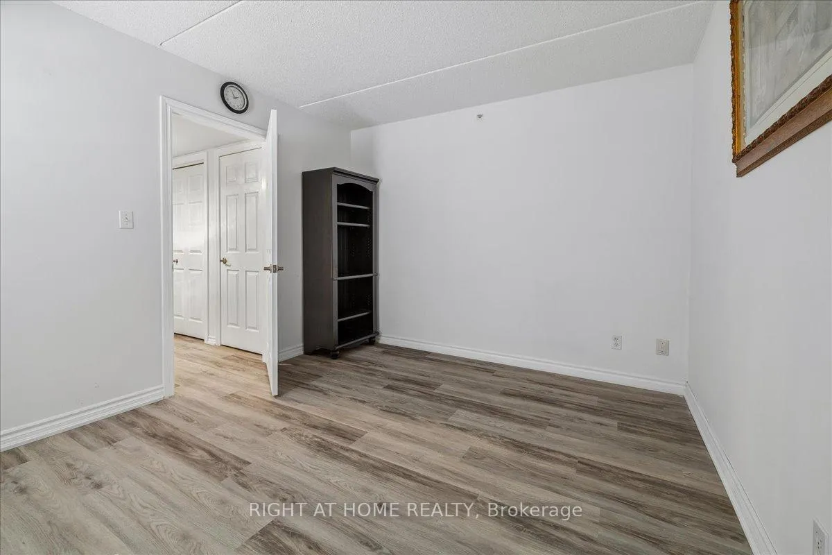Photo 39 of Unit Unit # 312, 1451 Walker's Line, Burlington, Tansley — HOMEH
