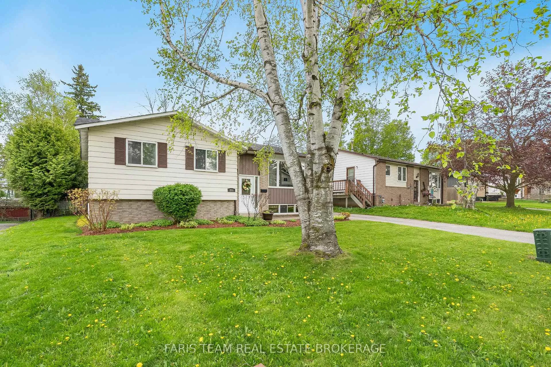 Photo 3 of 231 Chaingate Drive, Midland — HOMEH