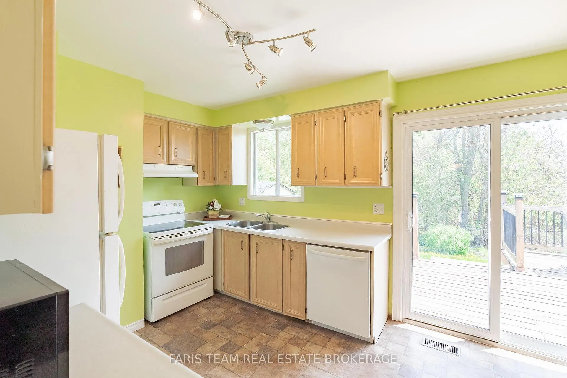 Photo 6 of 231 Chaingate Drive, Midland — HOMEH