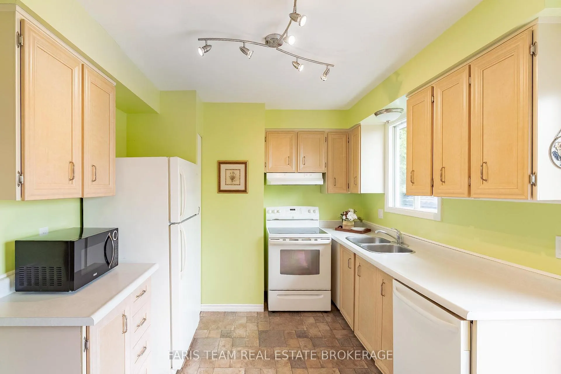 Photo 7 of 231 Chaingate Drive, Midland — HOMEH
